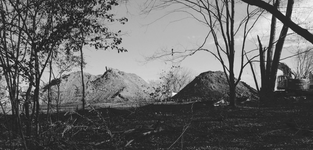 Sand piles at the Belmont Uplands / Anne-Marie Lambert