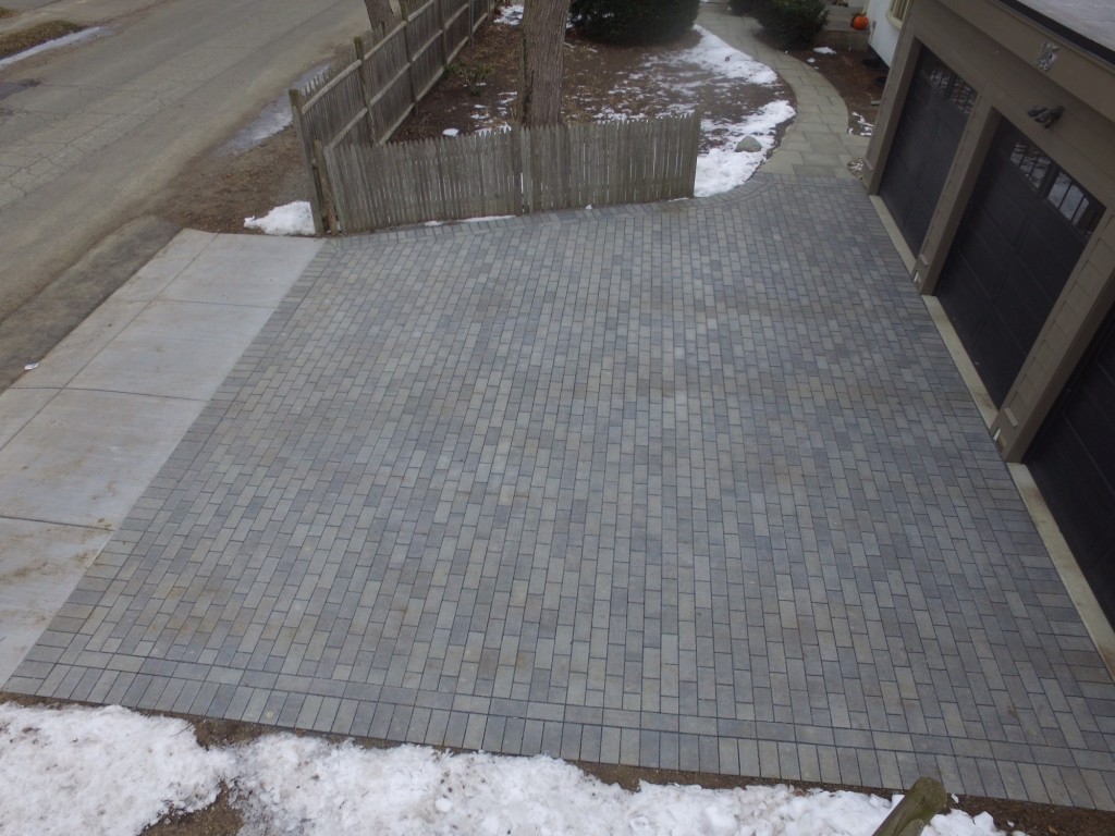 Lenk's permeable driveway from above / Anne-Marie Lambert