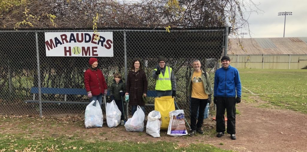 Clean Green Belmont volunteers